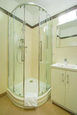 Апартаменты Apartamenty na Wyspie - Aquamarina Apartamenty Свиноуйсьце Apartment with Balcony-A36 and Free Parking-12